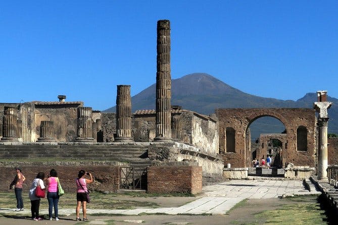 Pompeii Vesuvius day trip from Naples+Italian light lunch