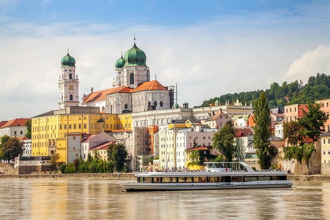 Customized Private Tour to Salzburg for Cruise Guests from Linz or Passau