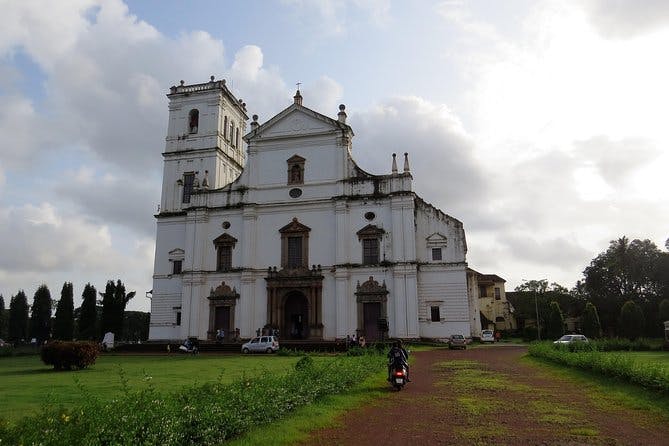 Old Goa Churches, Temples & Spice Plantation With "Goan" Lunch