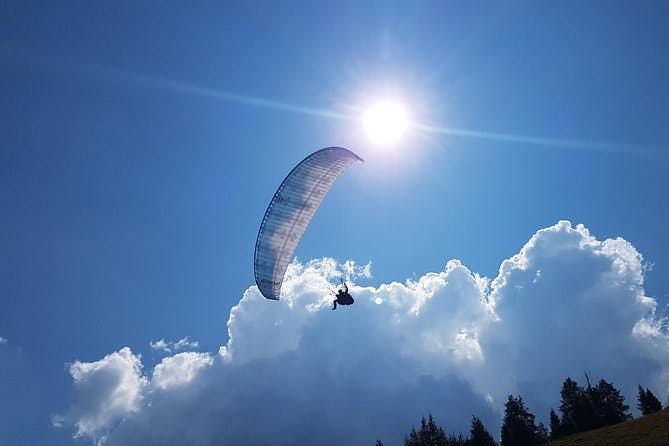 Tandem paragliding in the Stubai Valley near Innsbruck