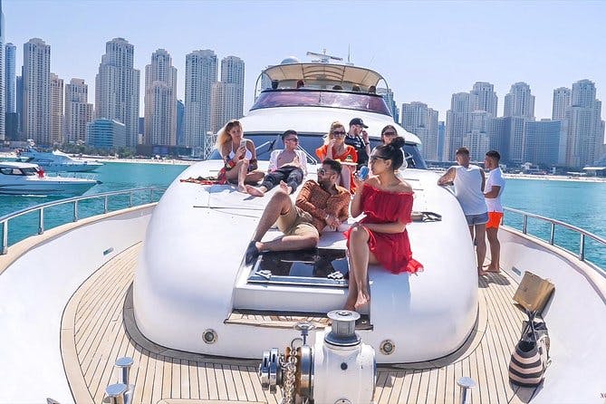 Dubai Marina Yacht Tour: Breakfast or BBQ with Drinks Option