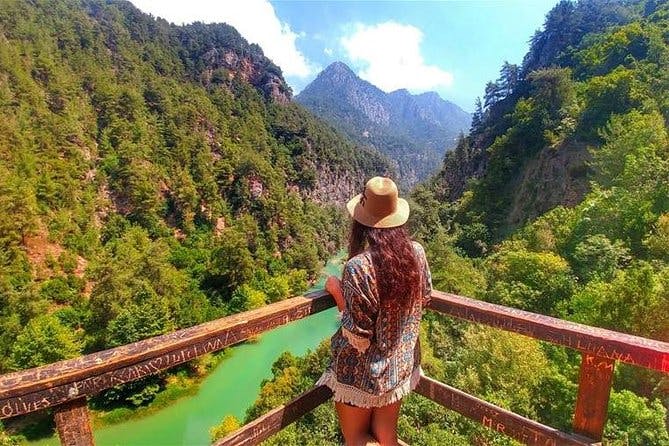 Chouwen Lake Hiking & Swimming