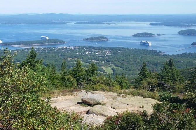 Premium Narrated Bus Tour of Bar Harbor and Acadia National Park (3.5 Hours) 