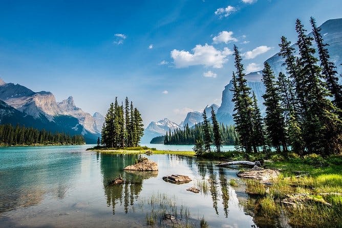 Jasper National Park Tour: Maligne Valley, Medicine Lake and Spirit Island