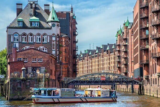 Hamburg 2-hour harbor tour on the beautiful Elbe