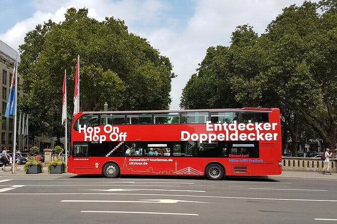 Hop-on hop-off tour in Düsseldorf in a double-decker bus