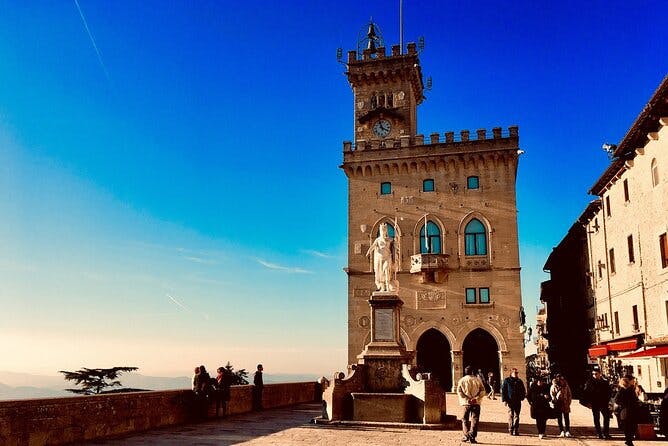 Romantic tour of San Marino with gourmet aperitif