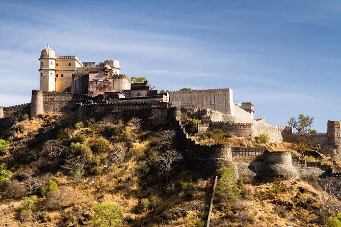 Kumbhalgarh Fort and Ranakpur One Day Trip from Udaipur with Guide & Lunch 