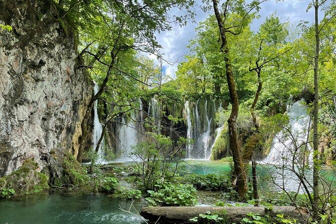 Plitvice Lakes w/Ticket and Boat Ride & Rastoke Tour from Zagreb