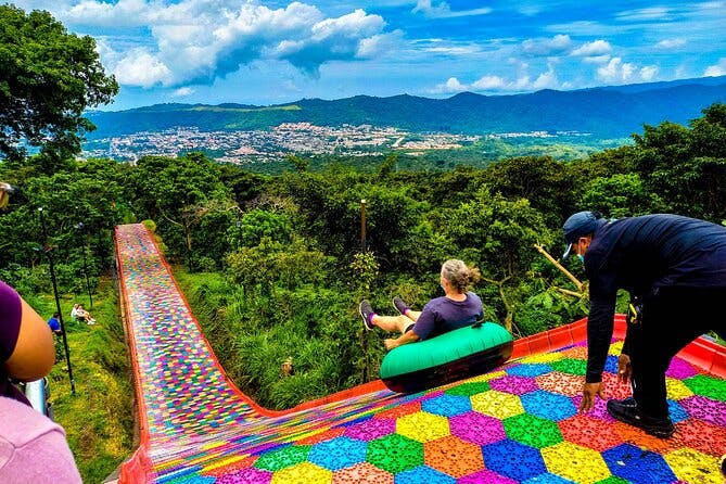 The best of San Salvador in 1 day: El Boqueron + Rainbow slide + Historic Center