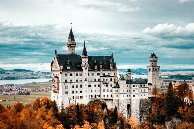 Neuschwanstein Castle and Linderhof Private Tour from Munich 