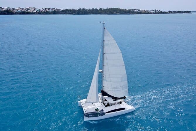 Bermuda Private Catamaran:Snorkeling, Shipwrecks & Cliff Jumping 