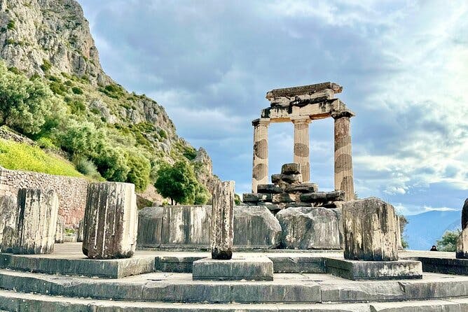 Delphi & Hosios Loukas Arachova Full Day Private Tour 8 Hours