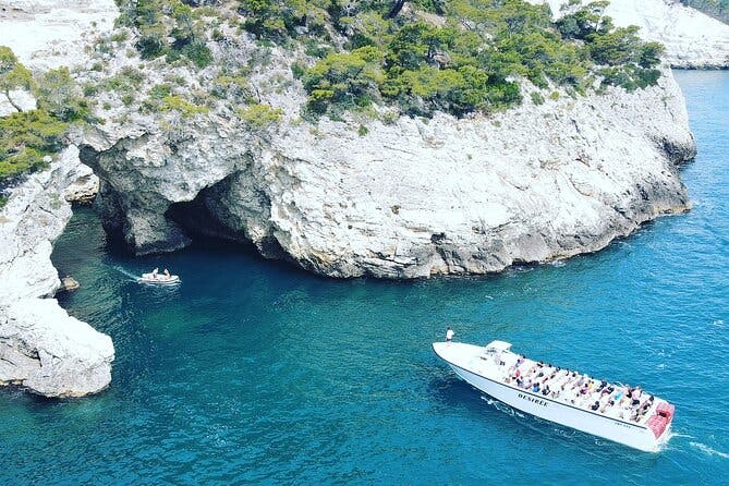 Desirèe experience. Visit of the marine caves of Vieste