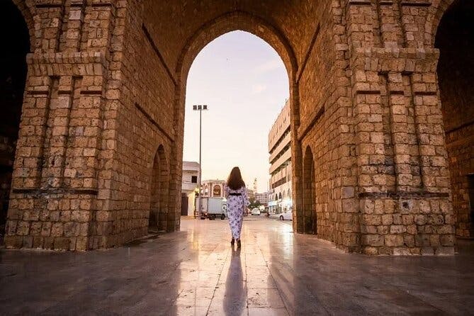  Guided Tour in Jeddah by local woman