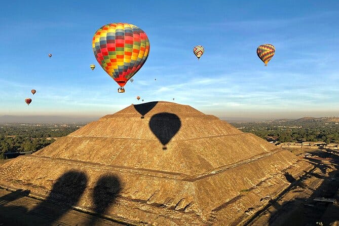 Balloon Flight + Breakfast + Teotihuacan Guided Tour + CDMX Pickup