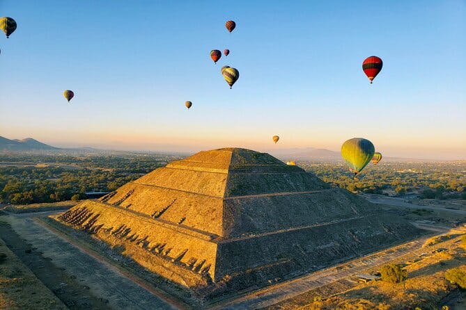 Balloon Flight over Teotihuacan with Breakfast and Pyramids Tour