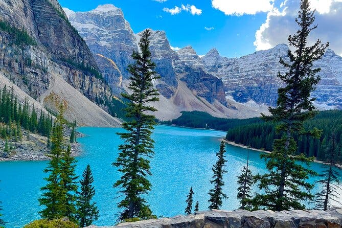 Shuttle bus Round-trip from Banff to Lake Louise and Moraine Lake