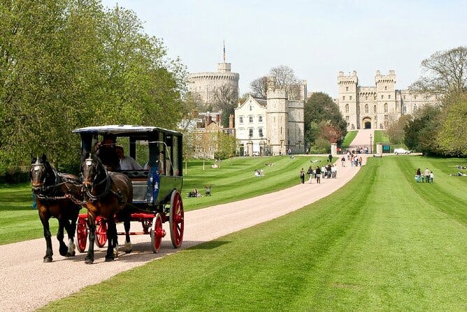 Stonehenge, Windsor Castle and Bath Full Day Tour with Admissions