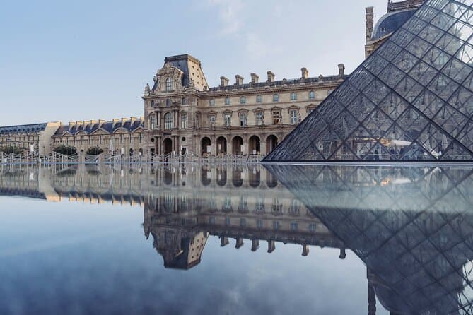 Louvre Museum Masterpieces Guided Tour with Reserved Access