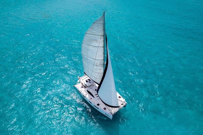 Isla Mujeres Luxury Catamaran Sailing plus Lunch and Open Bar